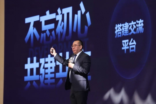 华睿科技2025新品发布会暨核心合作伙伴大会圆满举办 以创新为擎共绘工业智能新图景