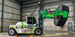 澳大利亚推出首款全电动轮胎搬运机