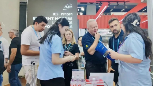 专精特新“小巨人”赋能智造新生态 宇锋智能携最新一代智能搬运解决方案亮相137届广交会