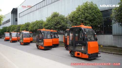 合肥搬易通MiMA6吨牵引车AGV本体批量发货，助力物流企业实现智能搬运新升级！