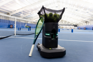 “像人一样打球”的AI网球发球机器人问世