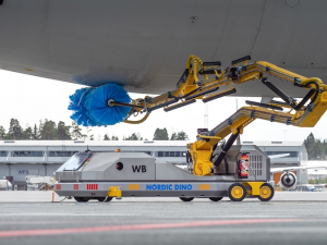 给飞机洗澡和清洁，瑞典机器人公司探索航空地面服务细分领域