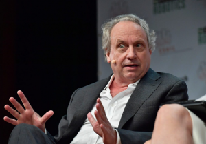 《财富》：Roomba 扫地机器人制造商 iRobot 的联合创始人 Rodney Brooks 表示，埃隆·马斯克设想的那种将人形机器人作为万能助手的想法是“纯粹的幻想”，部分原因是机器人的协调能力