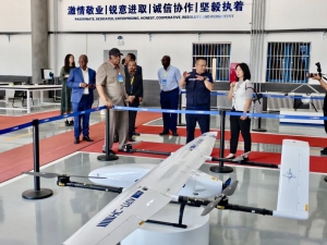 非洲国家驻华使节走进蜂巢航宇 共探低空智能装备创新应用