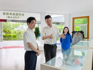 杭州市委统战部副部长、市工商联党组书记施黄凯一行走访调研东华