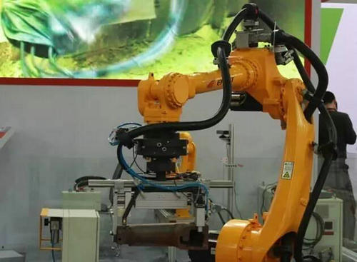 美的集团参股埃夫特 涉足机器人产业