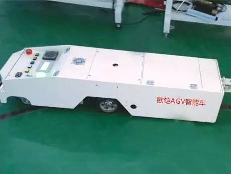 欧铠机器人：送餐机器人与AGV齐头并举