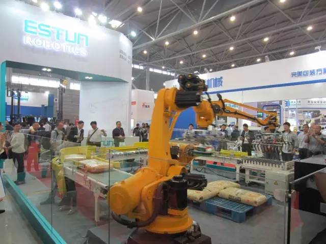 埃斯顿携码垛机器人亮相2016中国饲料工业展