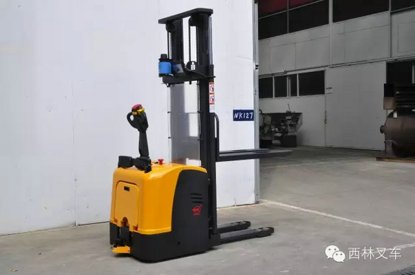 宁波如意“无人驾驶叉车”首现2015CeMAT展会，里程碑式的跨越！！！