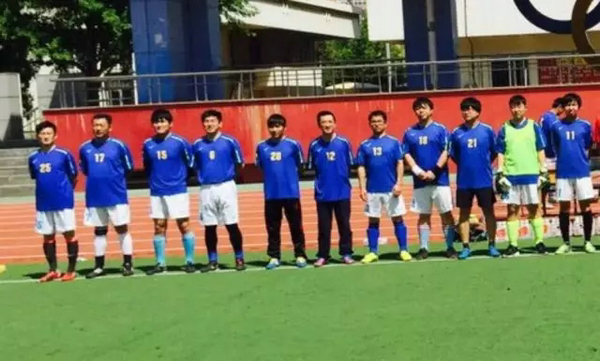 新松机器人业余足球联赛正式开赛