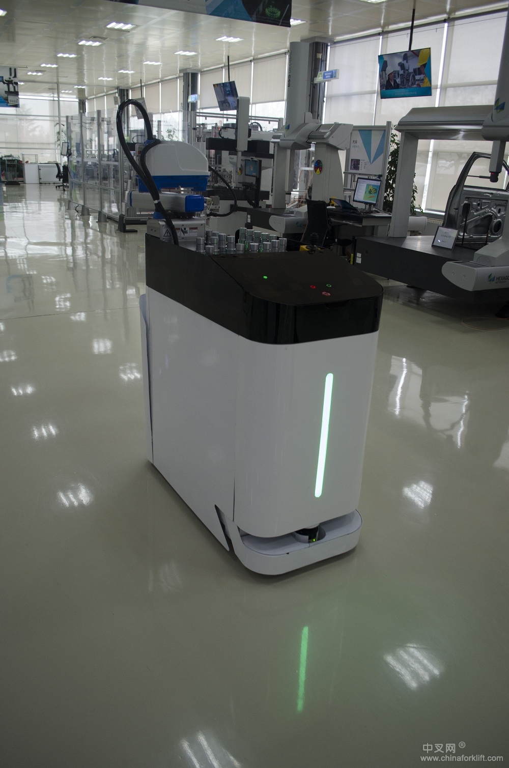 海通无轨导航协同机器人